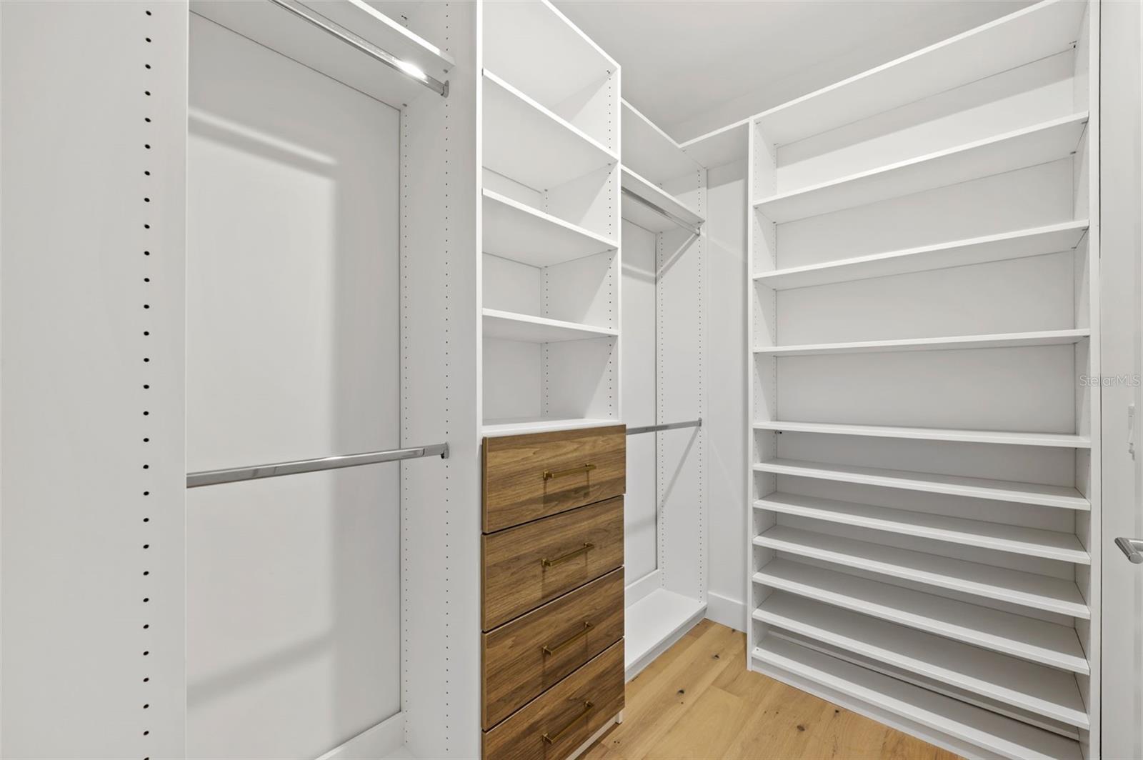 OAKELLARS - Residential