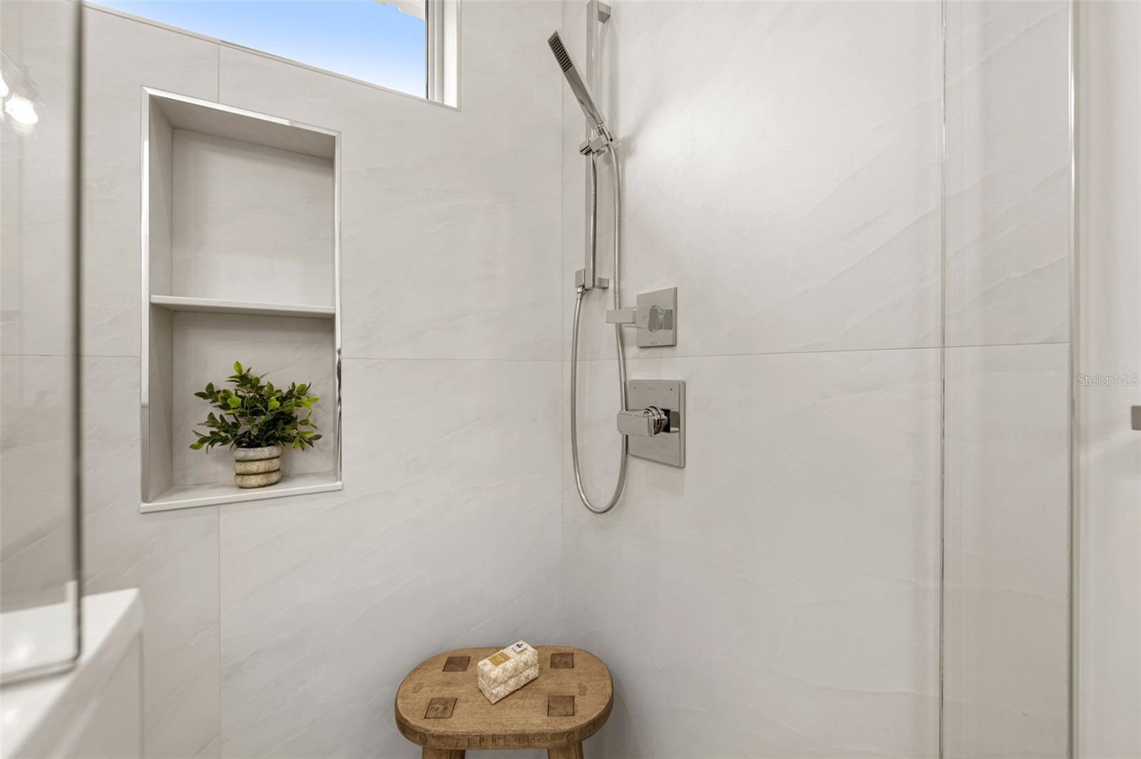 OAKELLARS - Residential