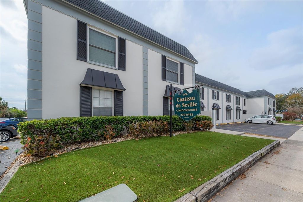 Photo of 2808 W Azeele Street #201, Tampa, FL 33609 (MLS # TB8493507)