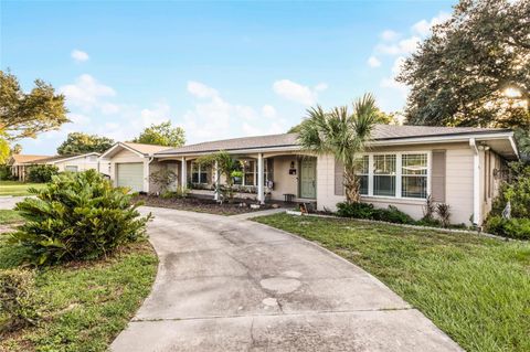 A home in WINTER HAVEN