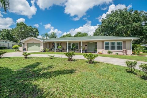 A home in WINTER HAVEN