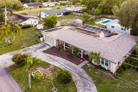 A home in WINTER HAVEN