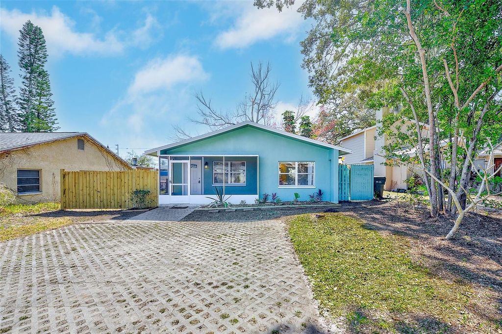 Photo of 715 1st Avenue NE, Largo, FL 33770 (MLS # TB8474696)