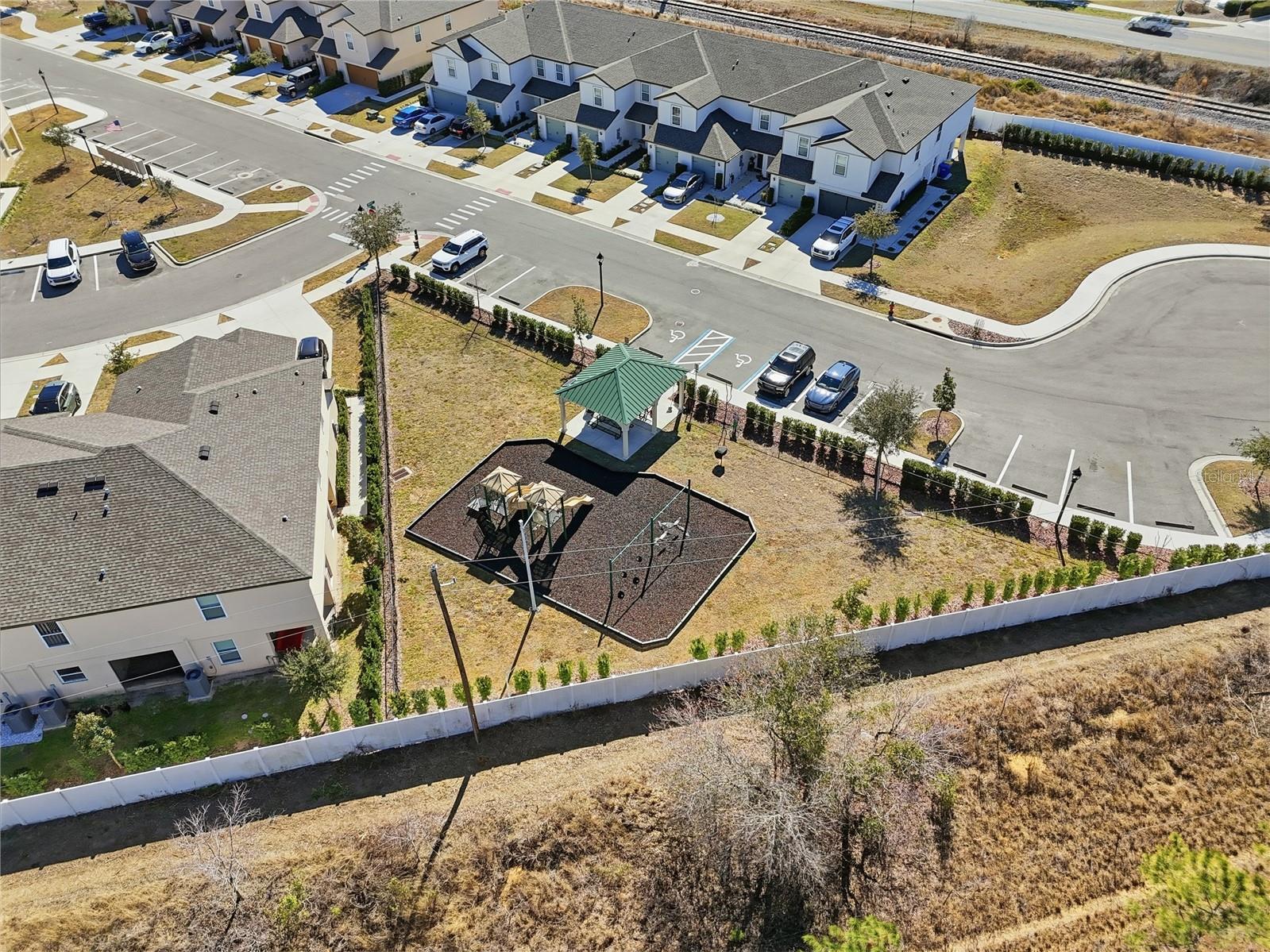 HAMLETS/TAVARES - Residential