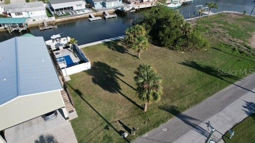 Photo of King, Hudson, FL 34667 (MLS # W7884047)