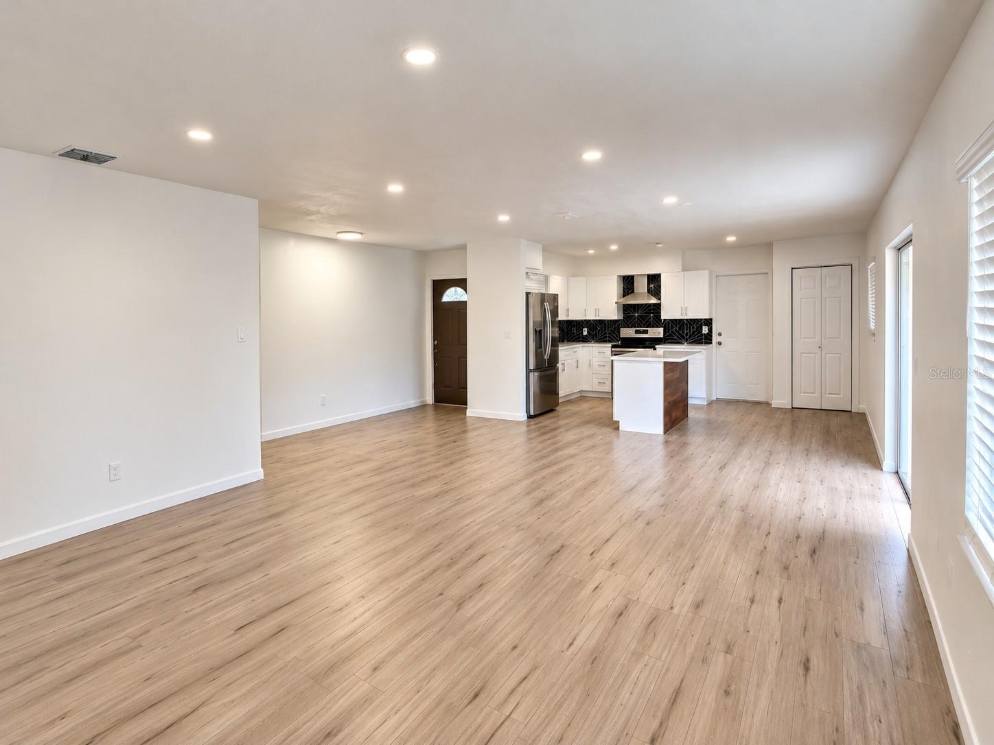 4437 DOLPHIN DRIVE