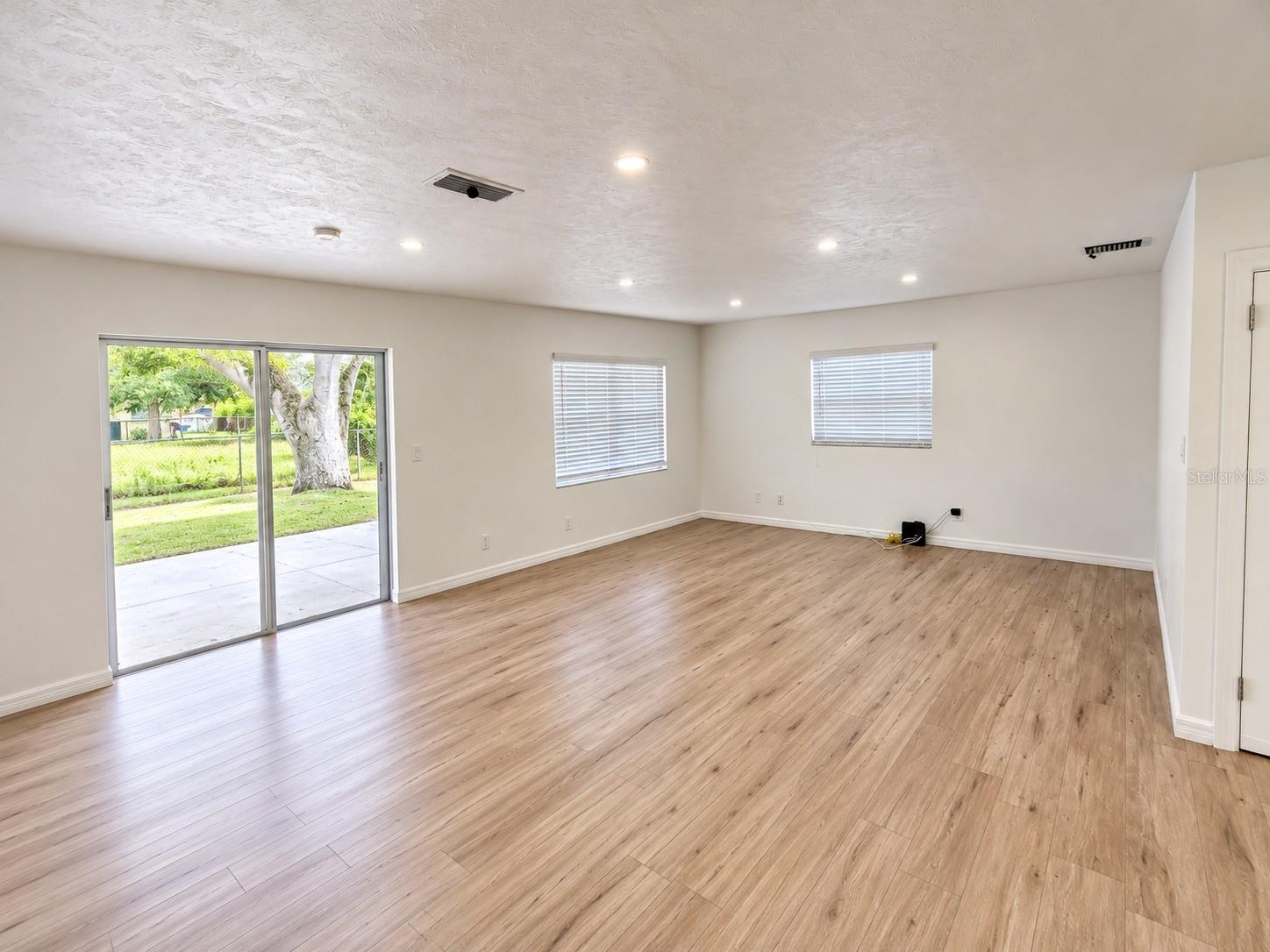 4437 DOLPHIN DRIVE