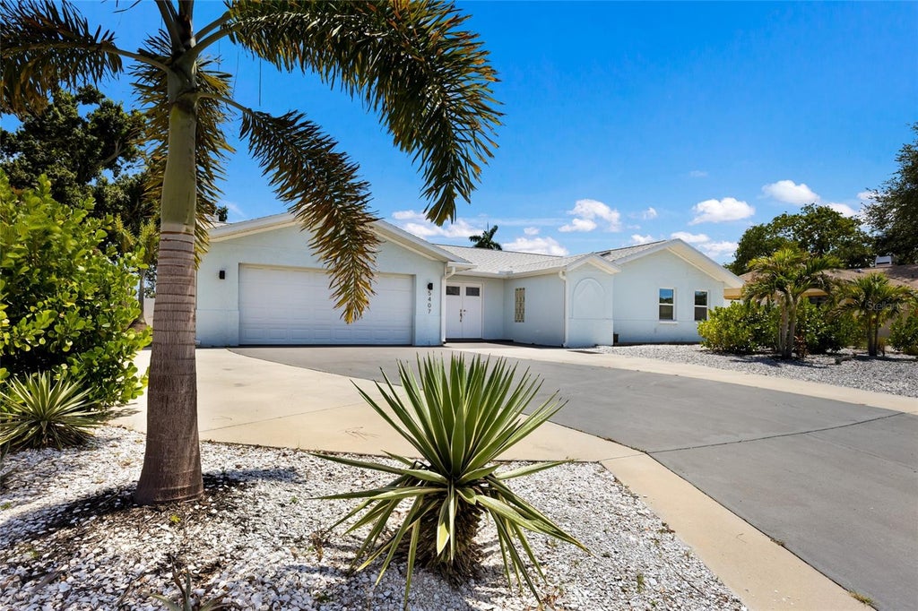 Photo of 5407 2nd Avenue Drive NW, Bradenton, FL 34209 (MLS # A4696168)