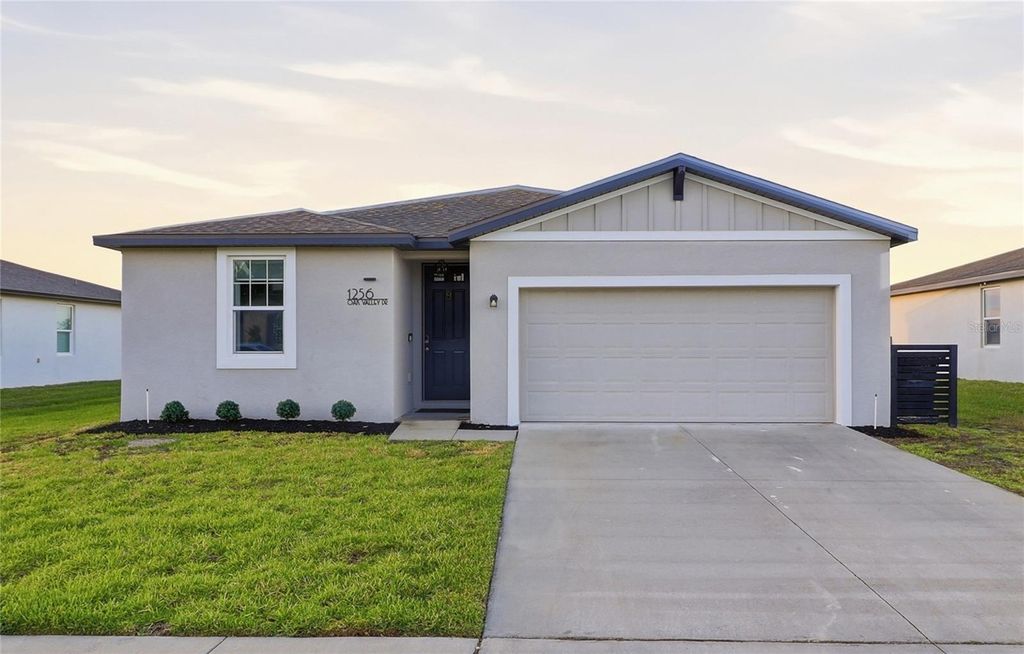 Photo of 1256 Oak Valley Drive, Auburndale, FL 33823 (MLS # P4938559)