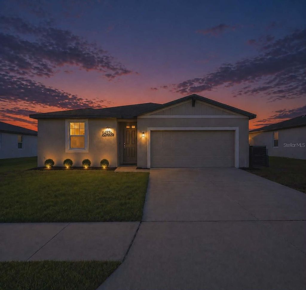Photo of 1256 Oak Valley Drive, Auburndale, FL 33823 (MLS # P4938559)