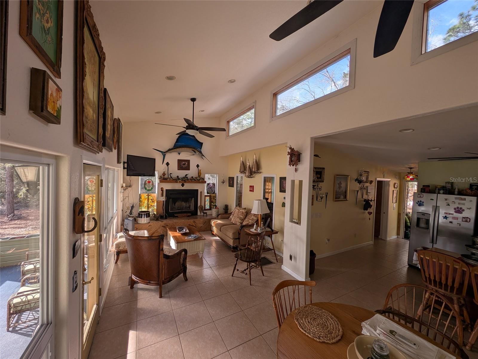 GOVT LEASE LT ROUND LAKE - Residential