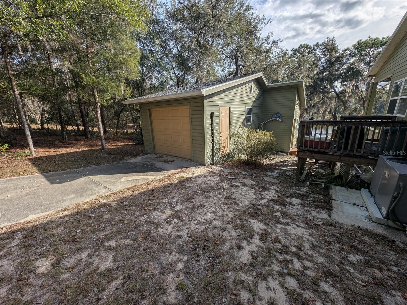 GOVT LEASE LT ROUND LAKE - Residential