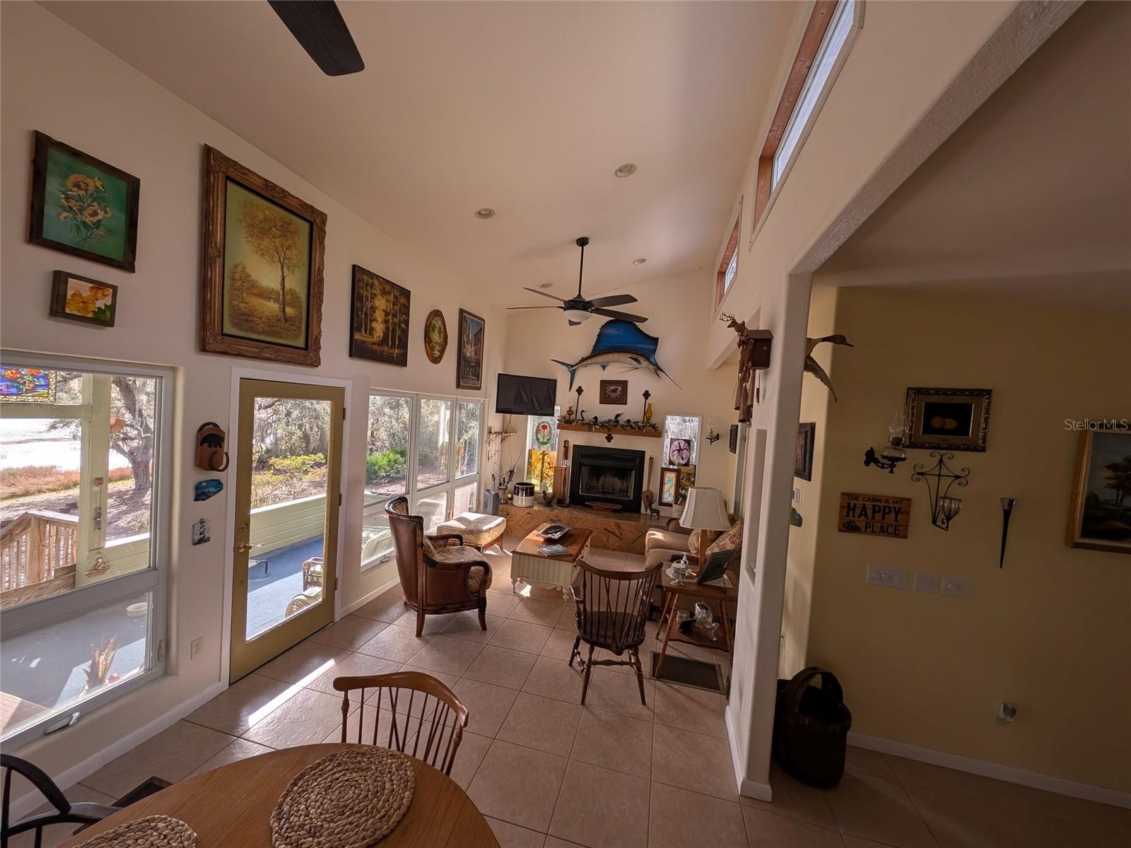 GOVT LEASE LT ROUND LAKE - Residential