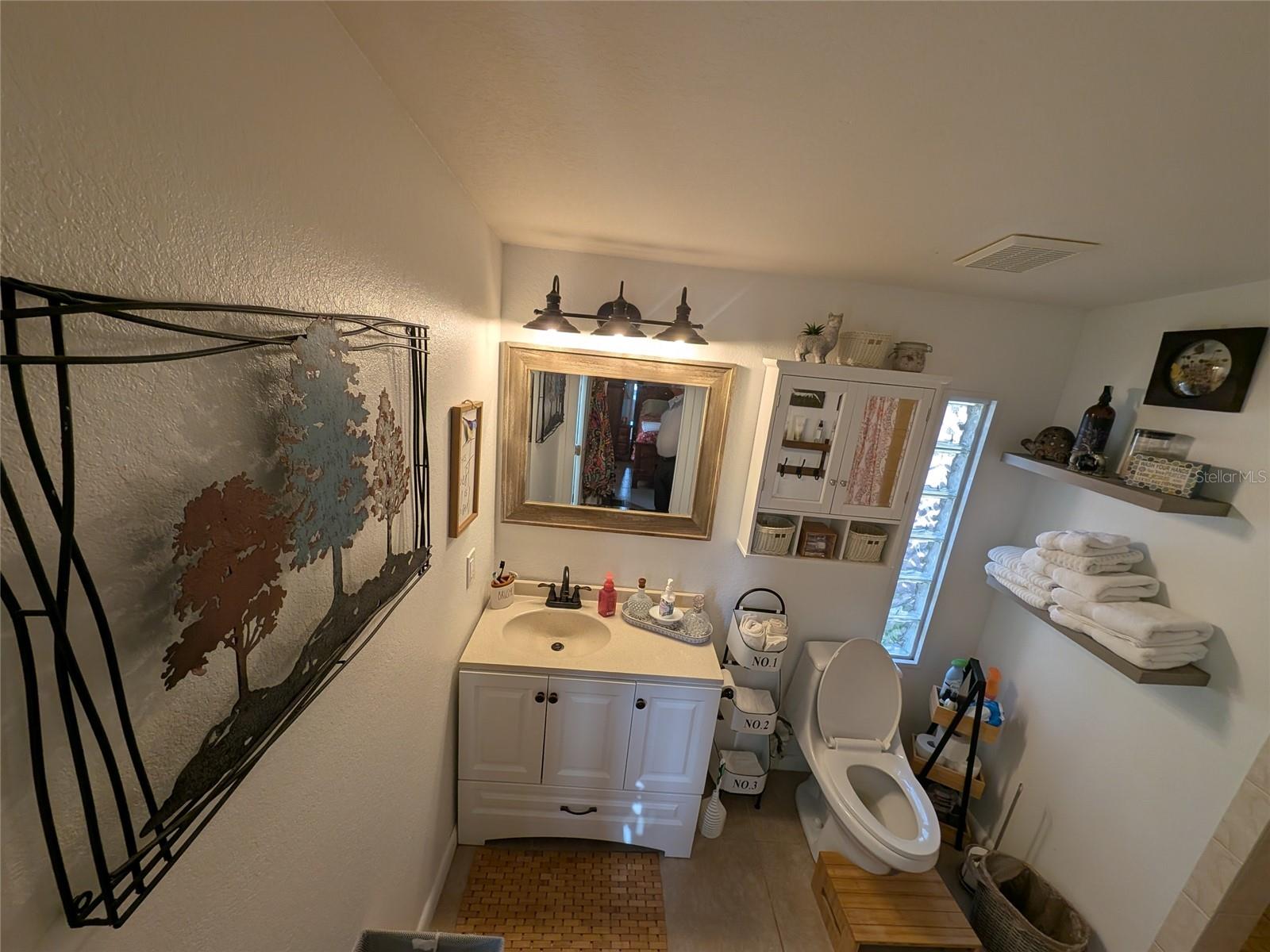 GOVT LEASE LT ROUND LAKE - Residential