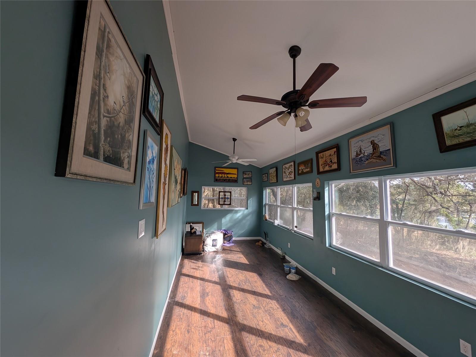 GOVT LEASE LT ROUND LAKE - Residential