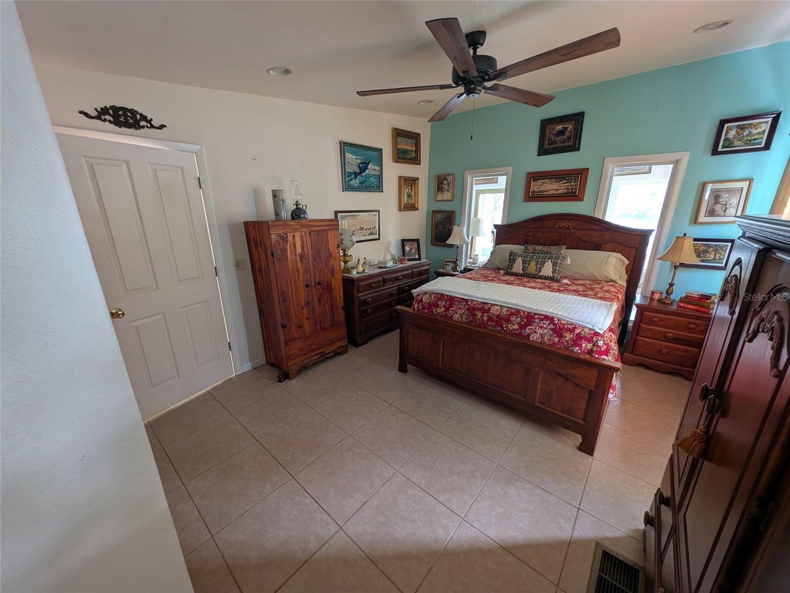 GOVT LEASE LT ROUND LAKE - Residential