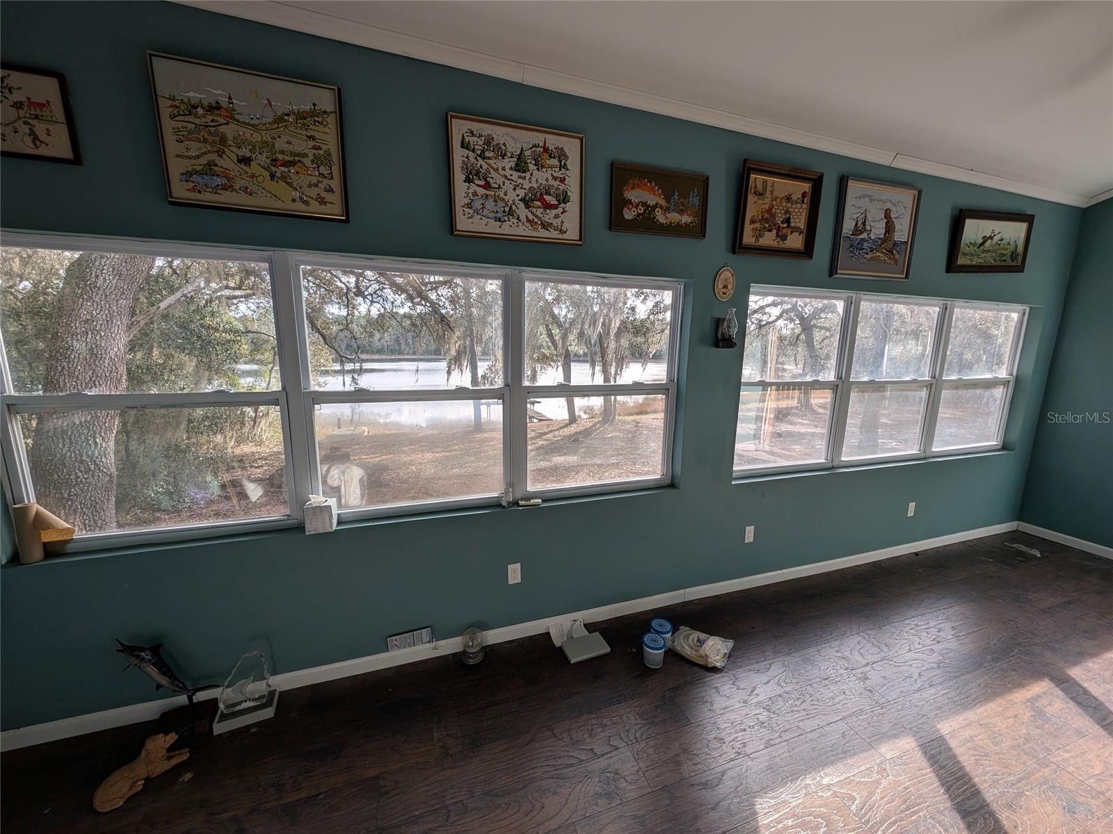 GOVT LEASE LT ROUND LAKE - Residential