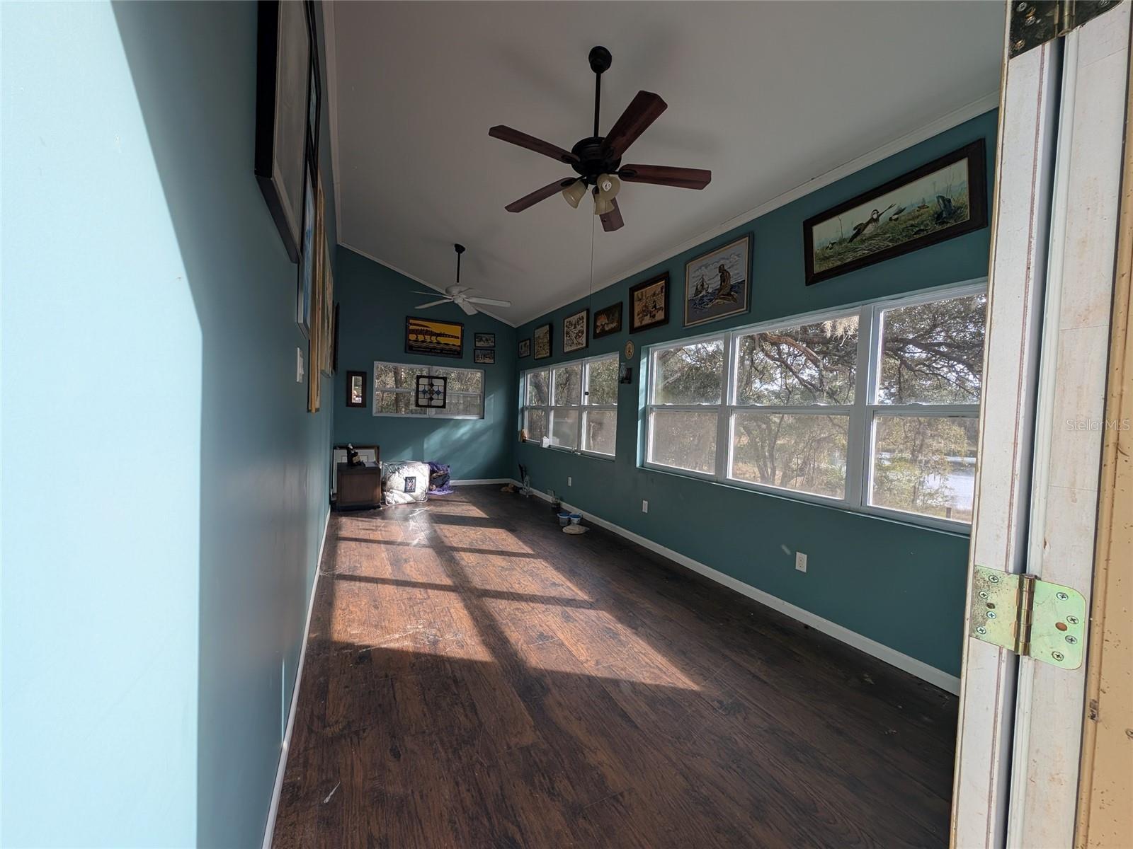 GOVT LEASE LT ROUND LAKE - Residential