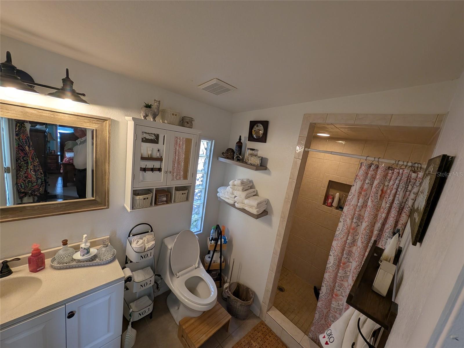 GOVT LEASE LT ROUND LAKE - Residential