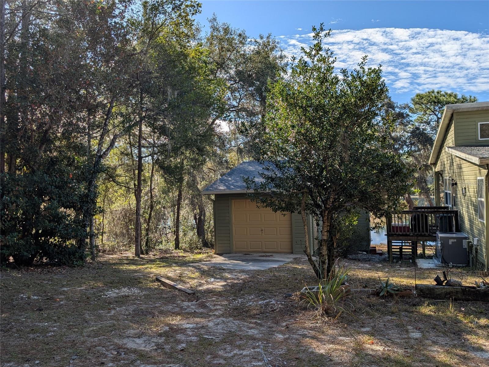 GOVT LEASE LT ROUND LAKE - Residential