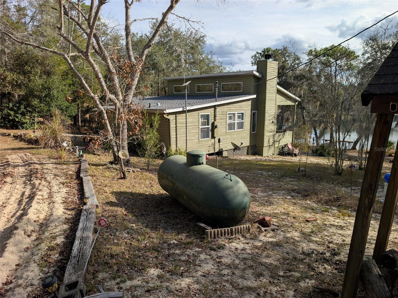 GOVT LEASE LT ROUND LAKE - Residential