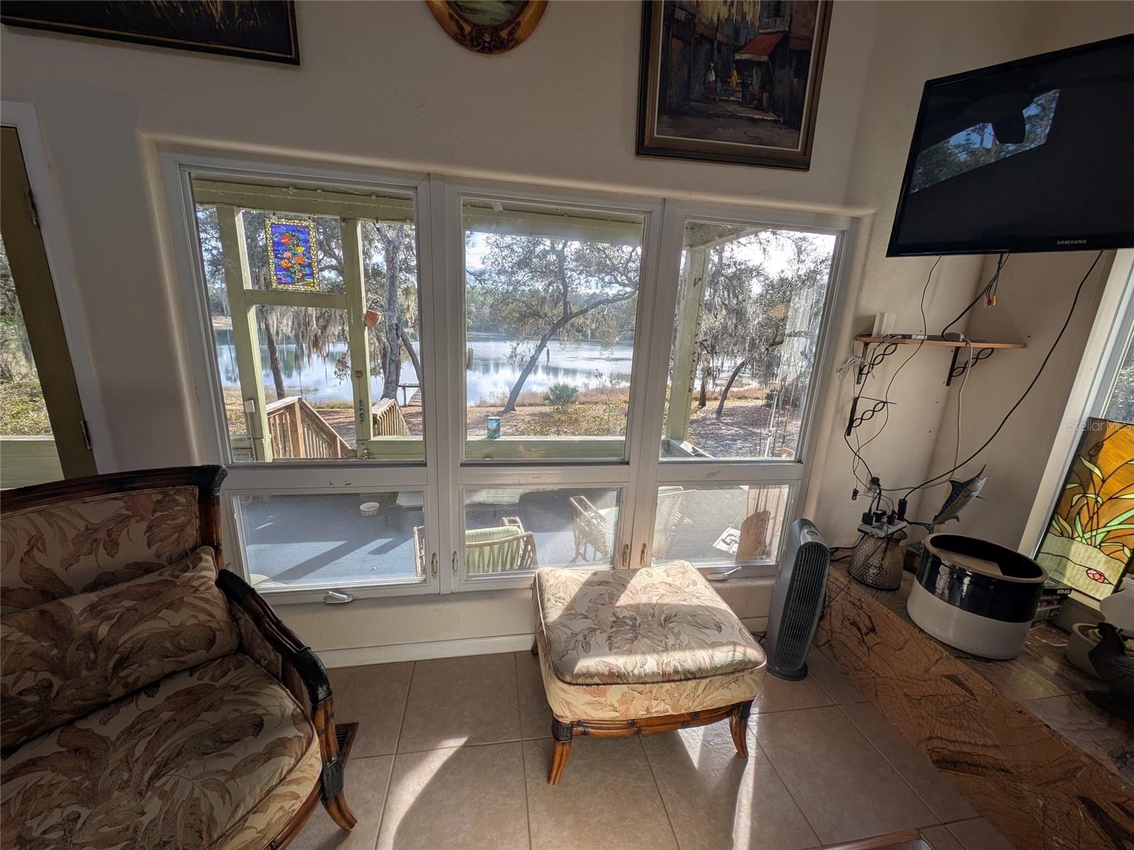 GOVT LEASE LT ROUND LAKE - Residential