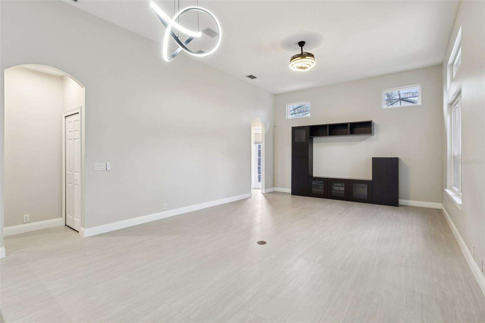 KEENES POINTE UT 04 SEC 31 48 82 - Residential