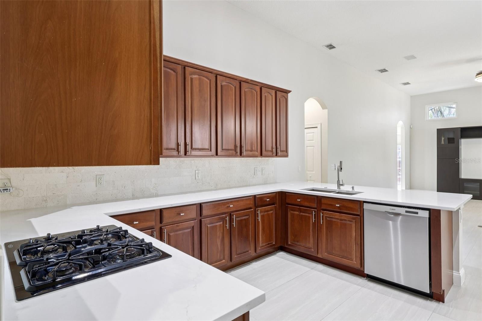 KEENES POINTE UT 04 SEC 31 48 82 - Residential