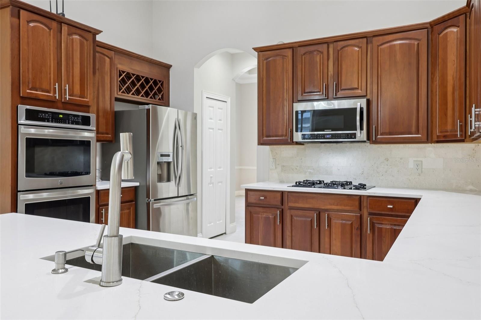 KEENES POINTE UT 04 SEC 31 48 82 - Residential