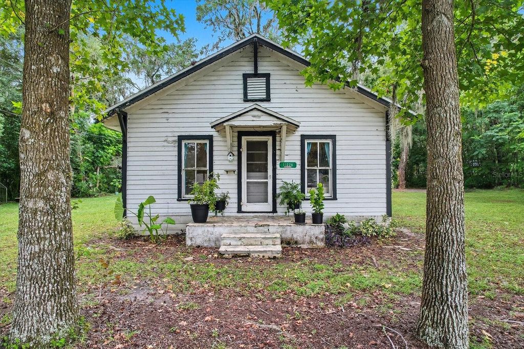 Photo of 11226 SE 55th Avenue Road, Belleview, FL 34420 (MLS # OM710870)