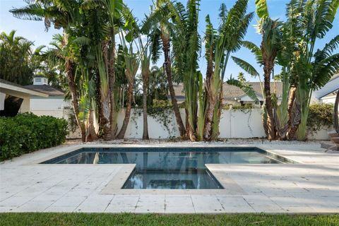 Photo of 827 Snell Isle Boulevard NE, St Petersburg, FL 33704 (MLS # TB8428009)