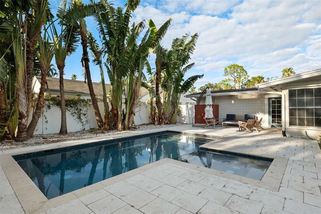 Photo of 827 Snell Isle Boulevard NE, St Petersburg, FL 33704 (MLS # TB8428009)