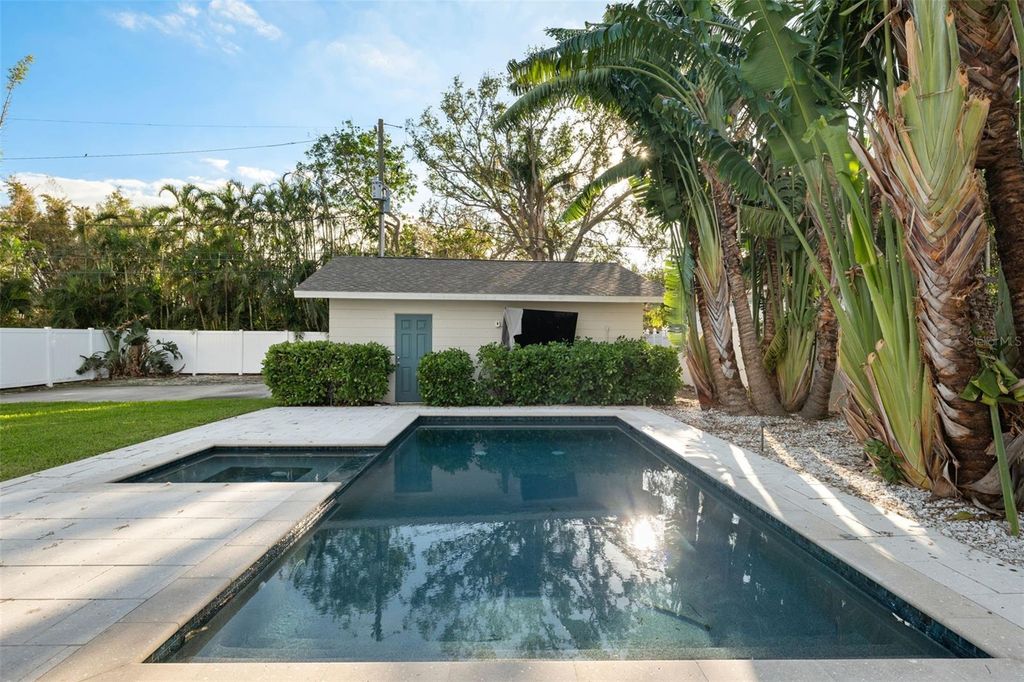 Photo of 827 Snell Isle Boulevard NE, St Petersburg, FL 33704 (MLS # TB8428009)