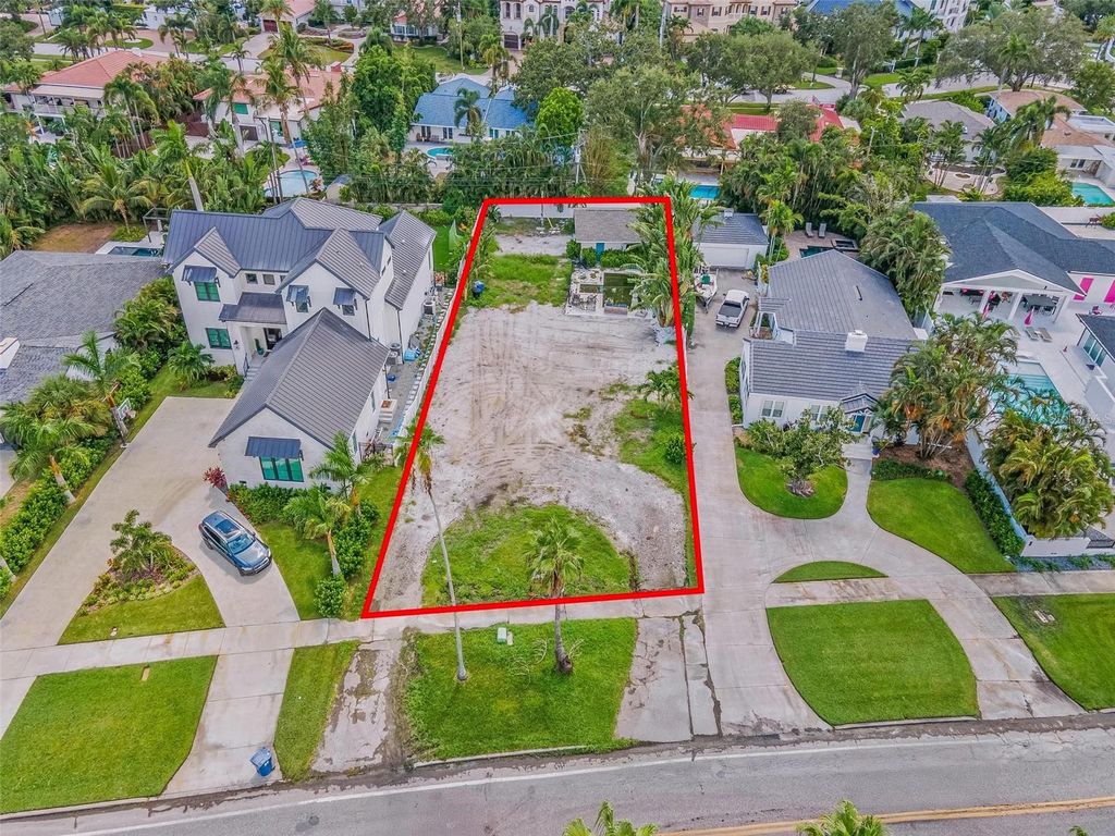 Photo of 827 Snell Isle Boulevard NE, St Petersburg, FL 33704 (MLS # TB8428009)