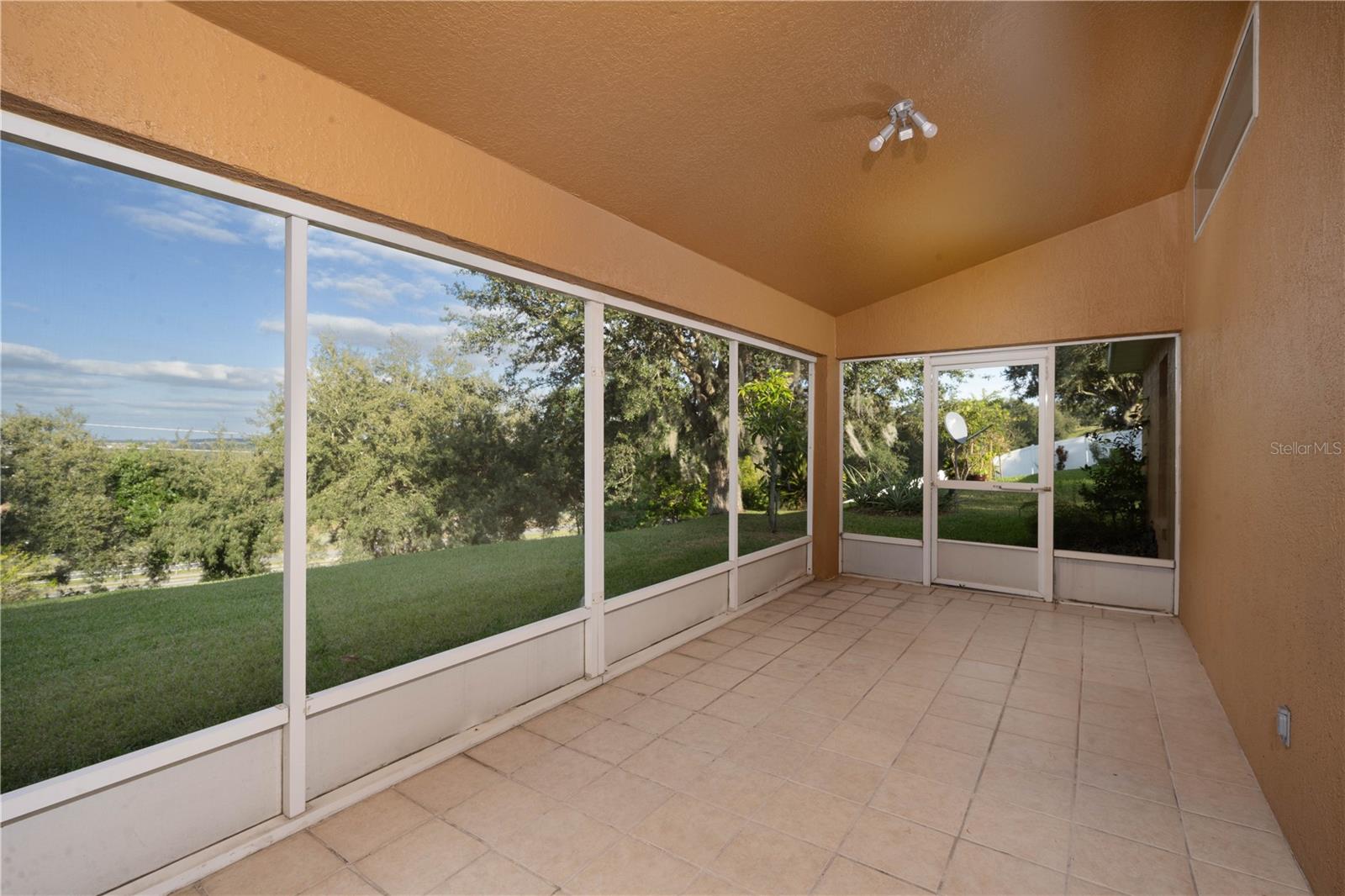 CLERMONT COLLEGE PARK PH 02B LT 181 PB - Residential