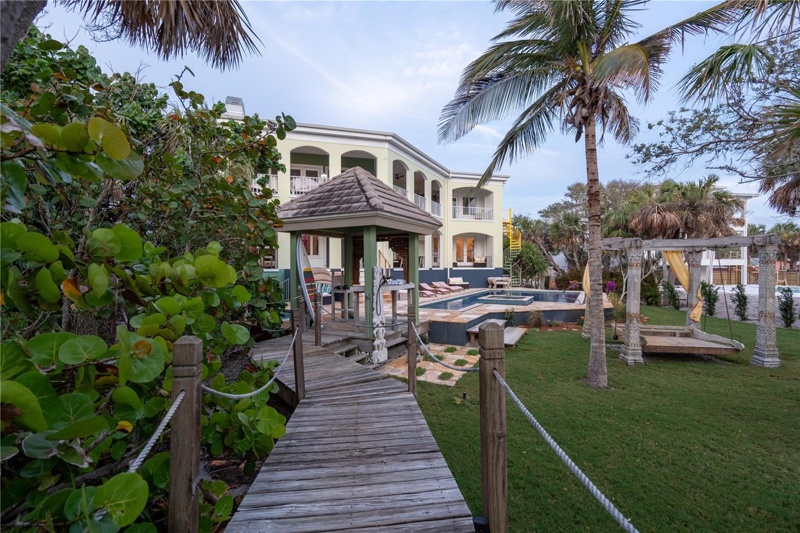 2217 - TROPICAL BREEZE ESTATES - Residential