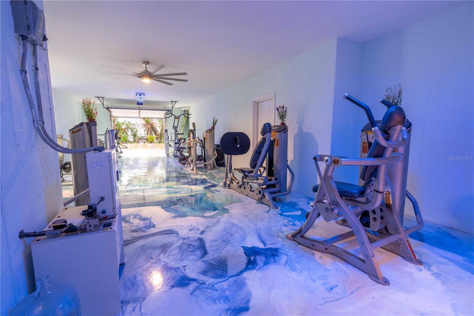 2217 - TROPICAL BREEZE ESTATES - Residential