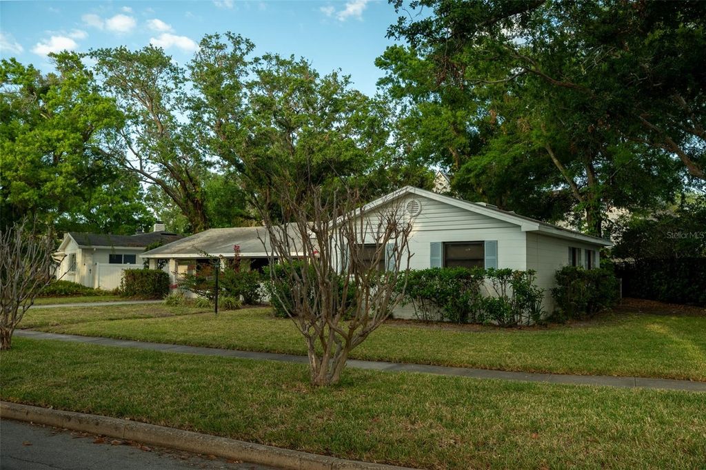 Photo of 637 Jamaica Avenue, Tampa, FL 33606 (MLS # TB8322800)