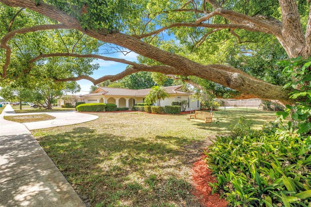Photo of 12897 88th Avenue, Seminole, FL 33776 (MLS # TB8501530)
