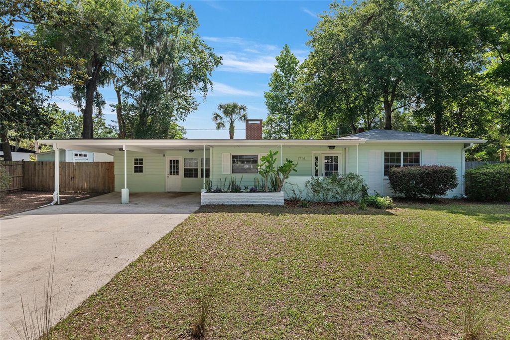 Photo of 1714 NE 6th Terrace, Gainesville, FL 32609 (MLS # GC540509)