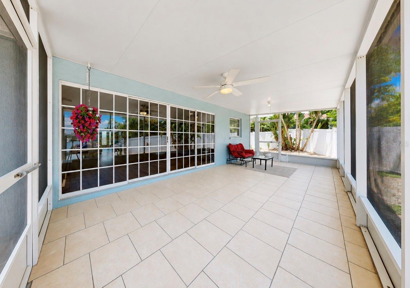 APOLLO BEACH UNIT 08 A RESUBDI - Residential