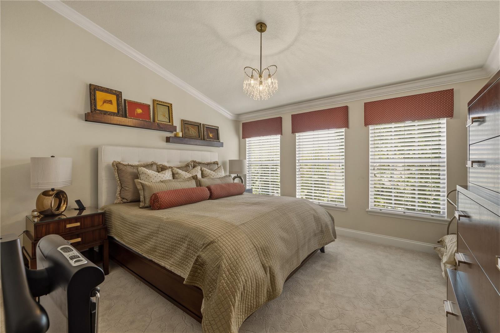 SADDLE CREEK MANOR - Residential