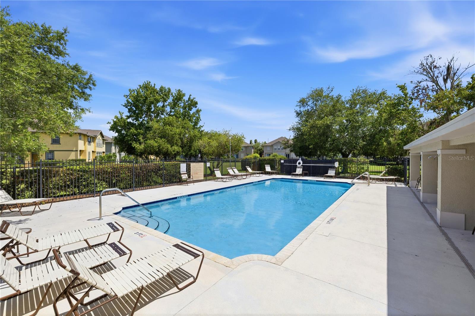 SADDLE CREEK MANOR - Residential
