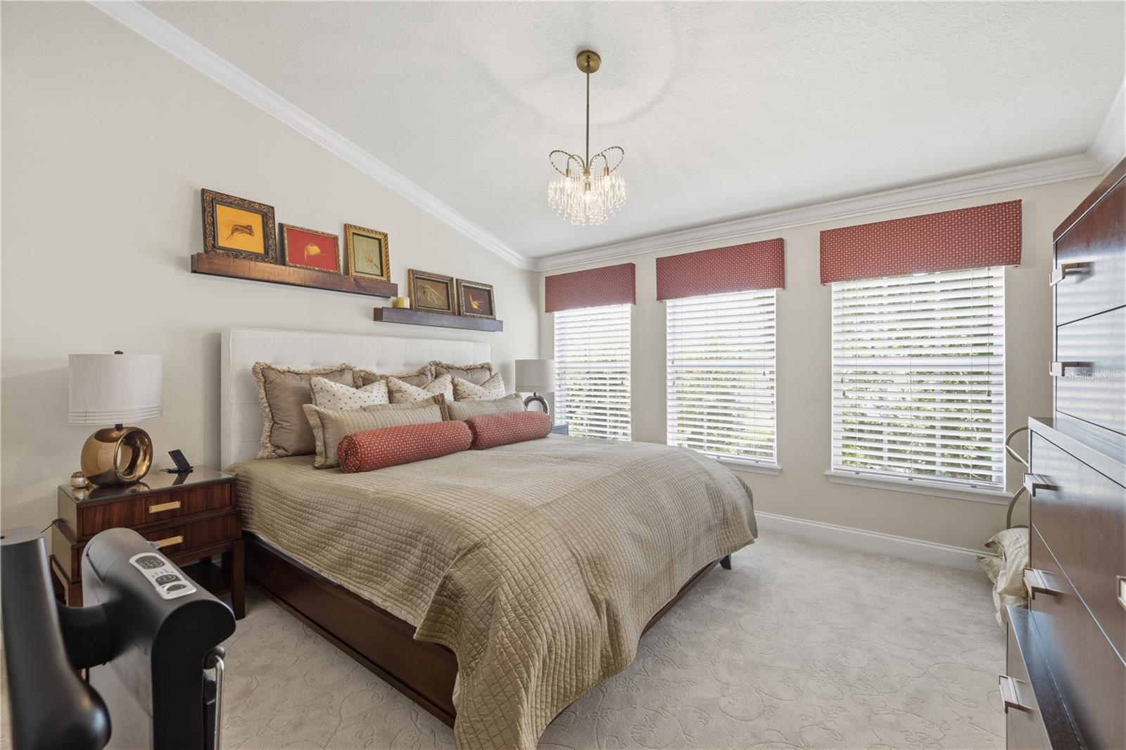 SADDLE CREEK MANOR - Residential