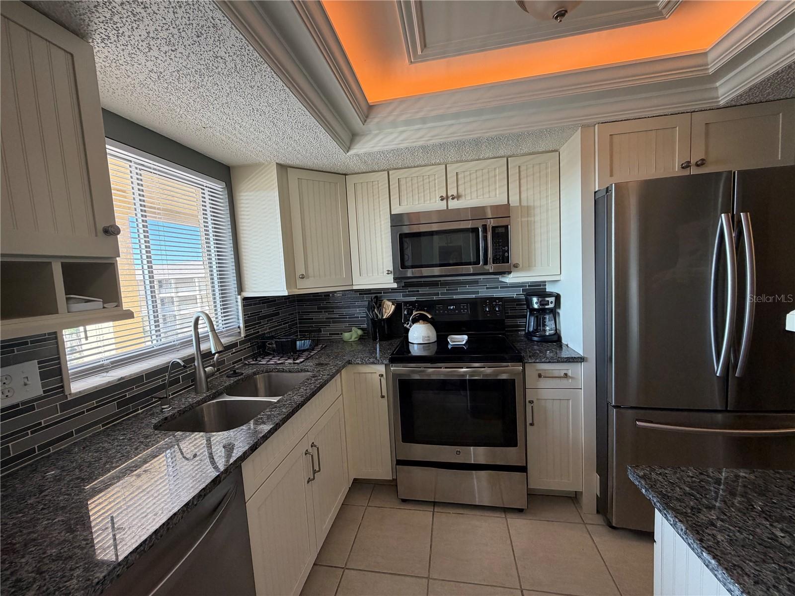 BAYSHORE ON THE LAKE APARTMENTS LL SECTION 3 - Residential Lease