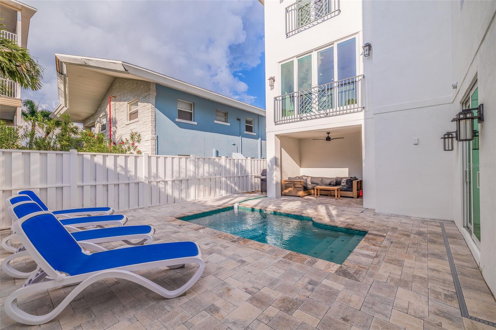 PALMS AT 1800 CONDO - Residential