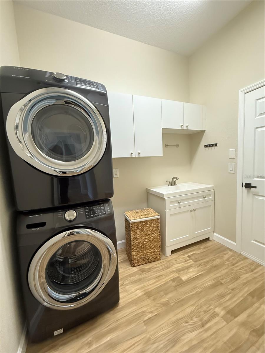LAUREL MEADOWS - Residential Lease