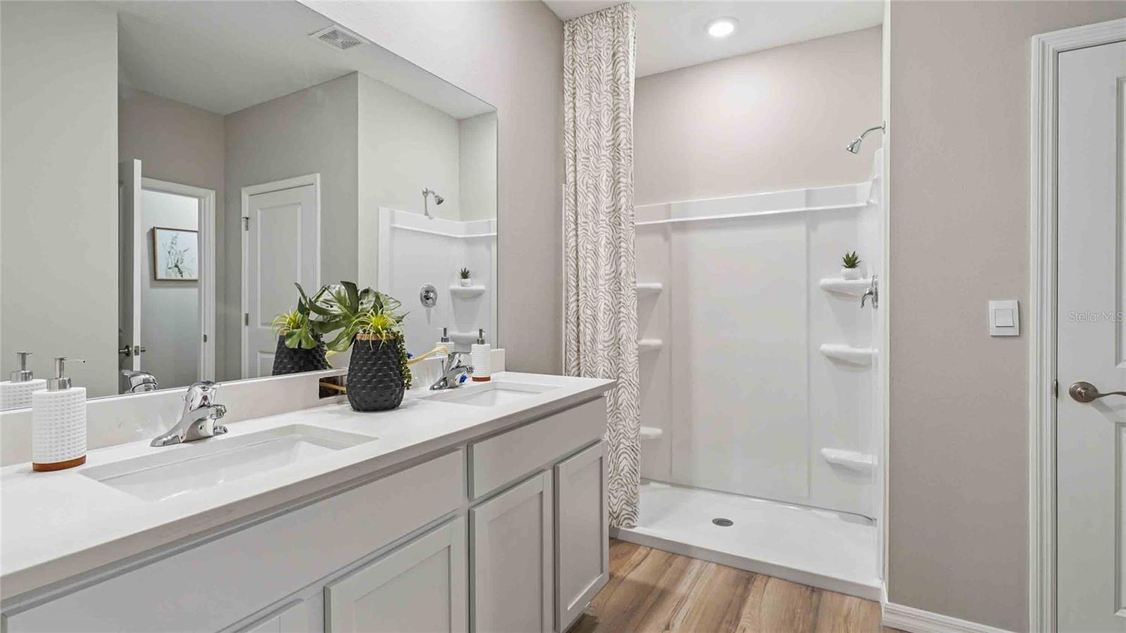 AVALON WOODS - Residential