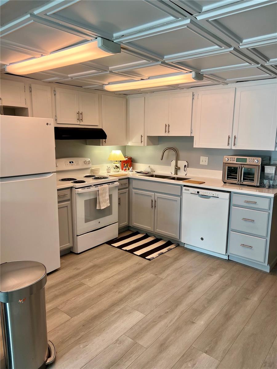 CIRCLE SQUARE WOODS - Residential