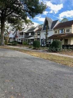 CIRCLE SQUARE WOODS - Residential